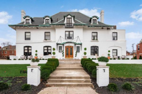 Lavish Columbus Villa with Gym, Spa and Speakeasy